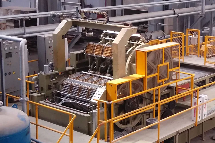 独特功能-Unique-Features-of-Double-Rotary-Egg-Tray-Machine.webp