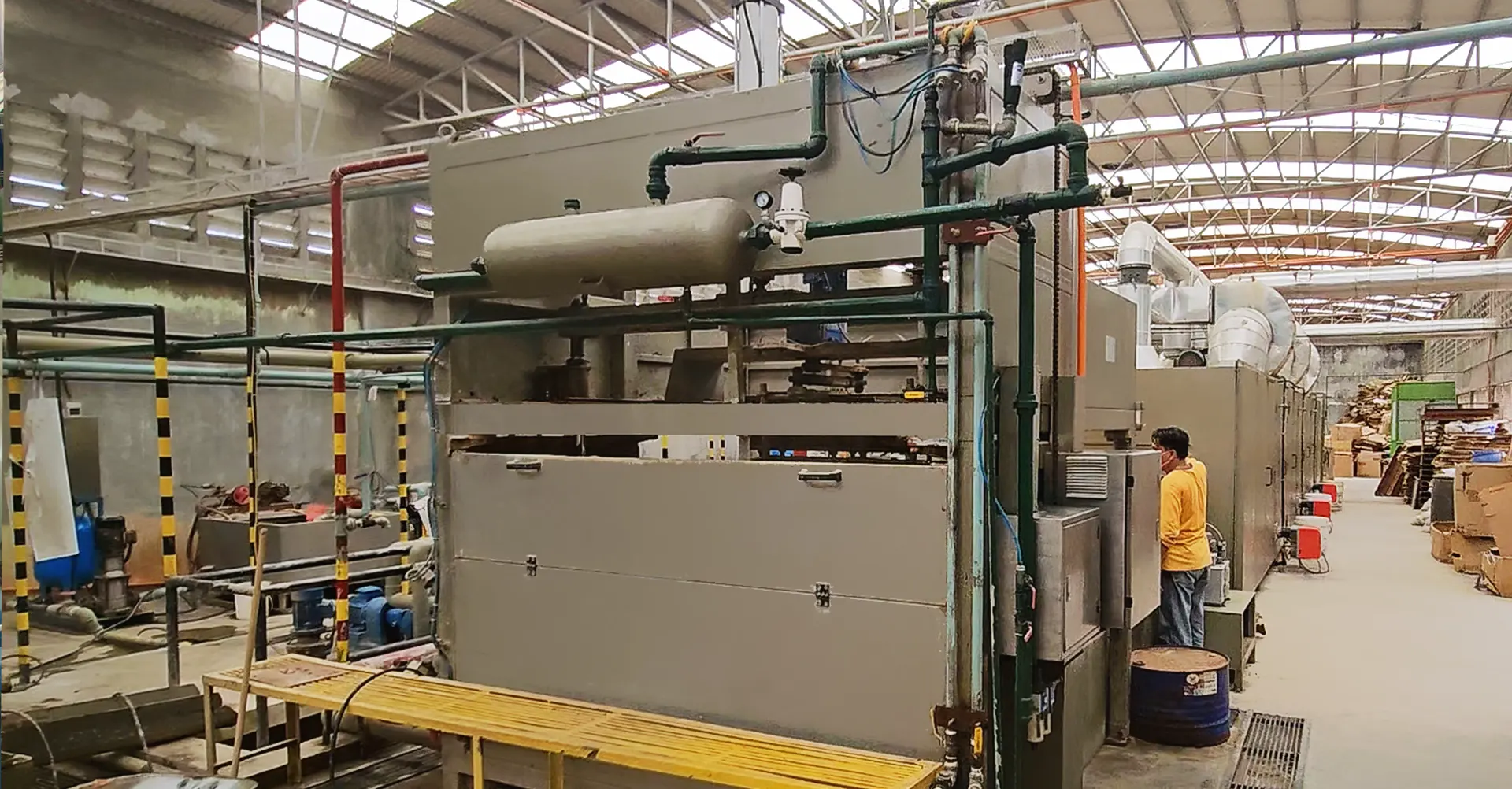 背景大图Reciprocating-Egg-Tray-Making-Machine.webp